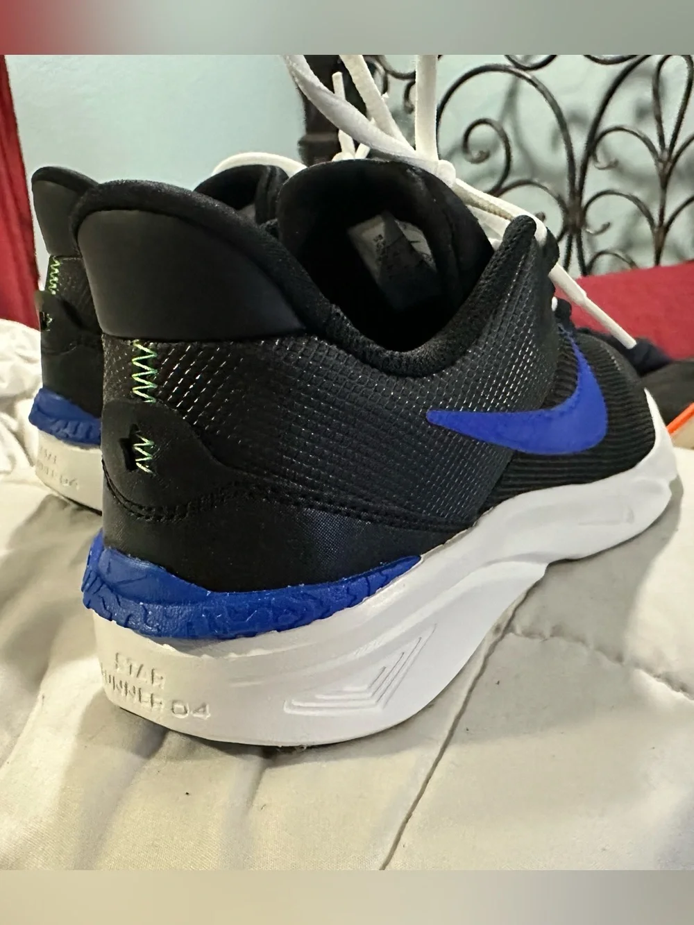 Nike Star Runner 4 - (Brand New in box) - 6Y - same as 7.5w or 6m
